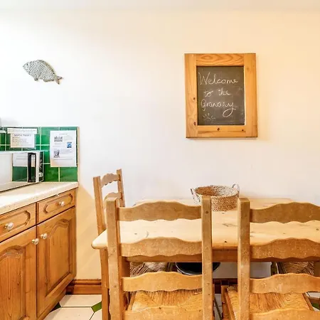 5 The Granary * Burneside