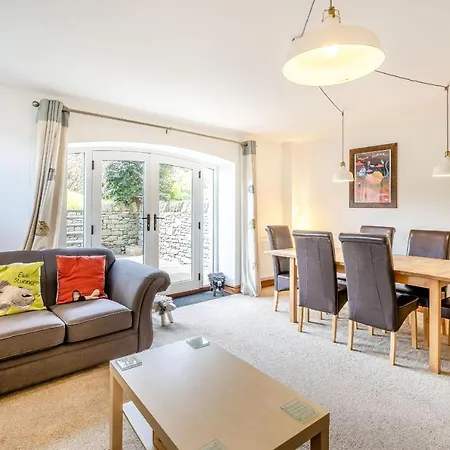 5 The Granary Burneside