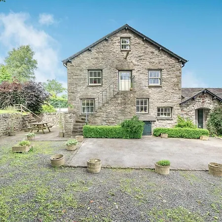 5 The Granary Burneside